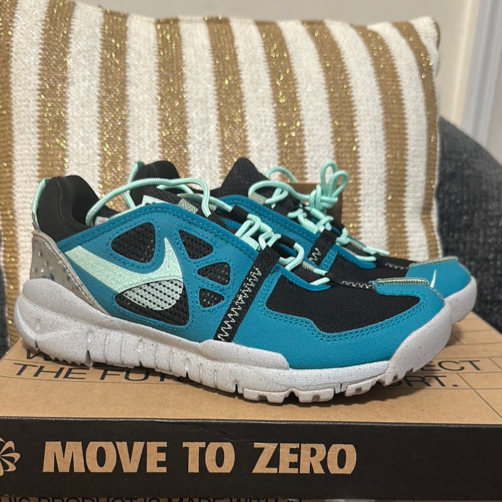 Nike Blue and Black Sneakers Lightweight Athletic Design